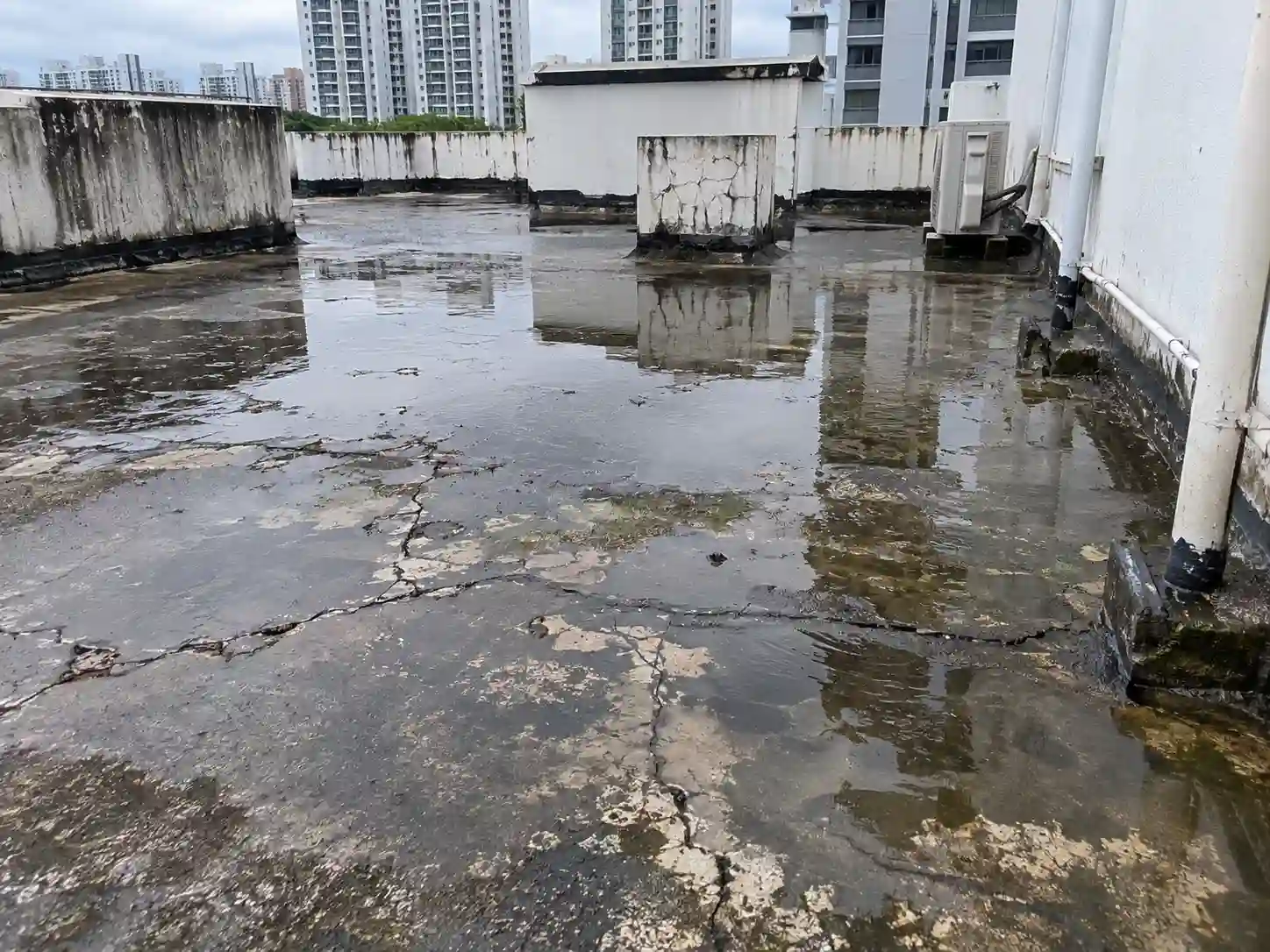 Concrete flat roof cracks and ponding before waterproofing