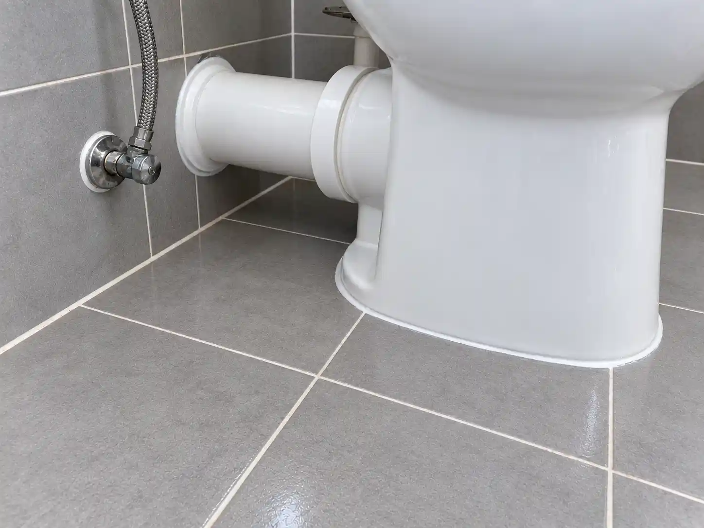 Toilet ceiling dry and restored after PU grouting